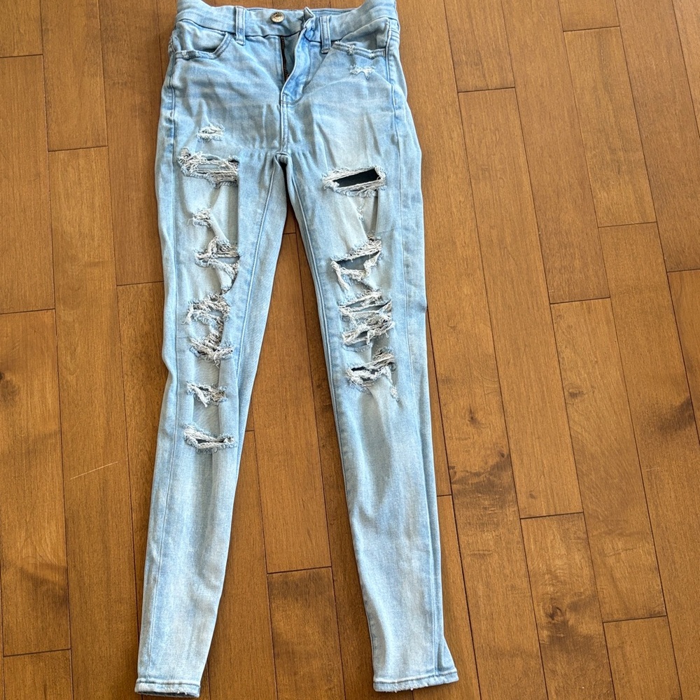 American Eagle Light Blue Distressed girls Jeans